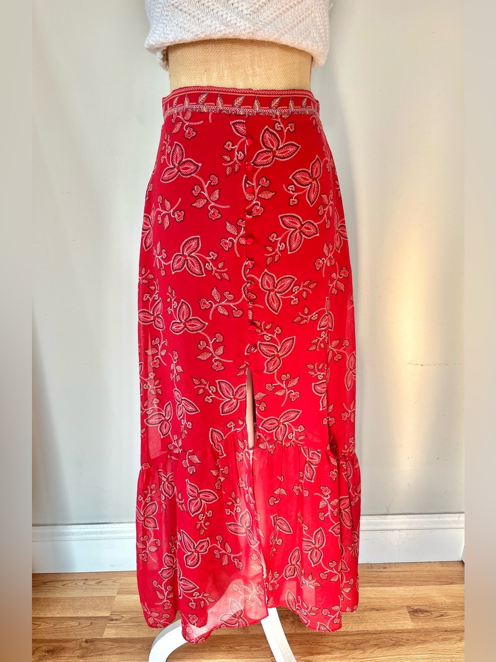 ⁠Willow & Clay Red Floral Button Front Maxi Skirt XS Boho Ruffle Hem Trumpet⁠